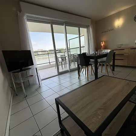2 Pieces Avec Terrasse, Piscine, Parking Et Animaux Admis - Fr-1-246-500 * La Rochelle (Charente-Maritime)