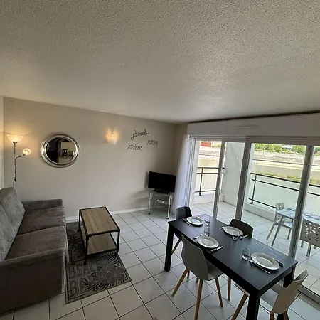 2 Pieces Avec Terrasse, Piscine, Parking Et Animaux Admis - Fr-1-246-500 *