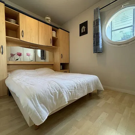 2 Pieces Avec Terrasse, Piscine, Parking Et Animaux Admis - Fr-1-246-500 *